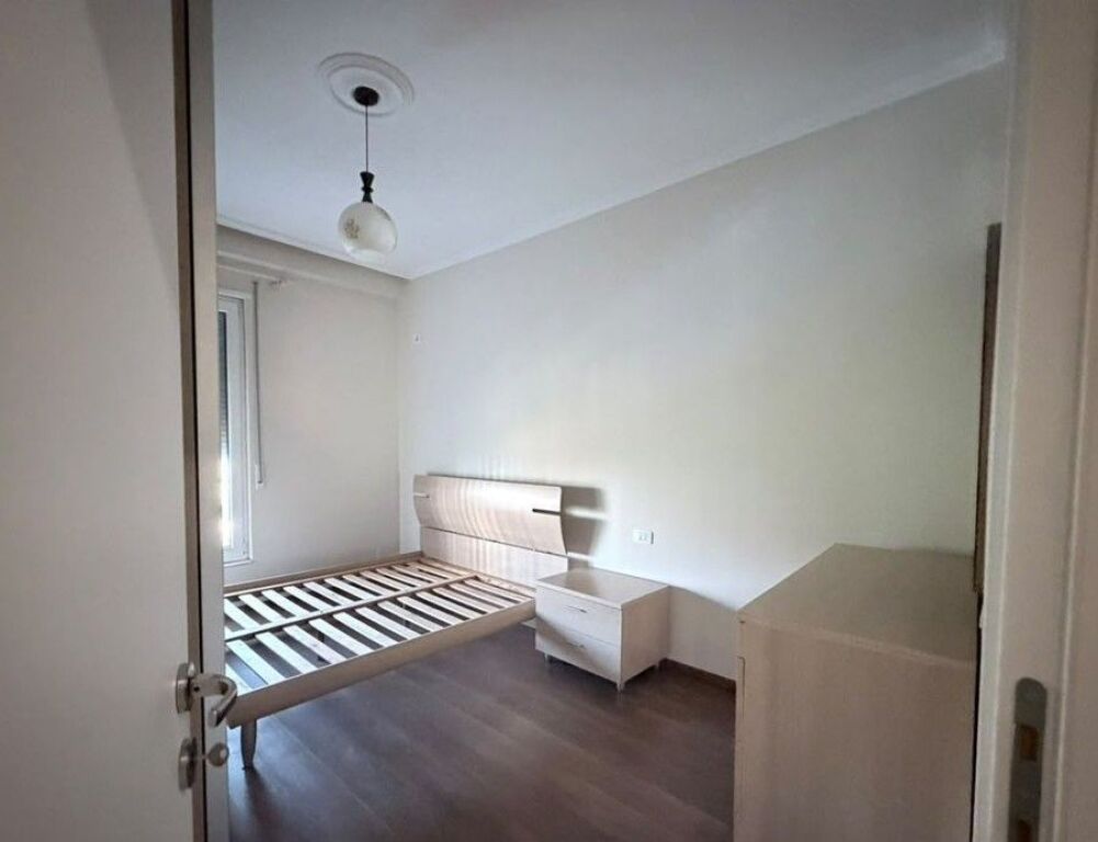 Apartament 2+1 Me Qira në Komunën e Parisit, Tiranë !