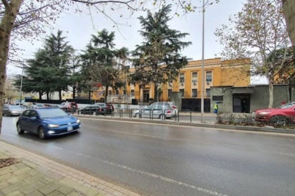 Shitet apartament 2+1 tek Shkolla 7 Marsi