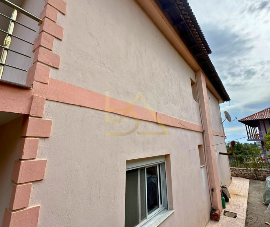 VILLA IN VENDITA – FIER