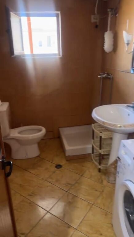 🏠 Jepet me qira apartament 1+1  📍 Vendndodhja: Rruga e Dibrës, përballë Komisariatit Nr. 4💰 Çmimi: 400 mijë lek/muaj