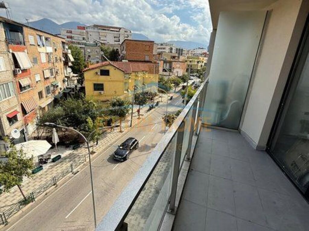 Shitet, Apartament 1+1, Mine Peza, Tiranë