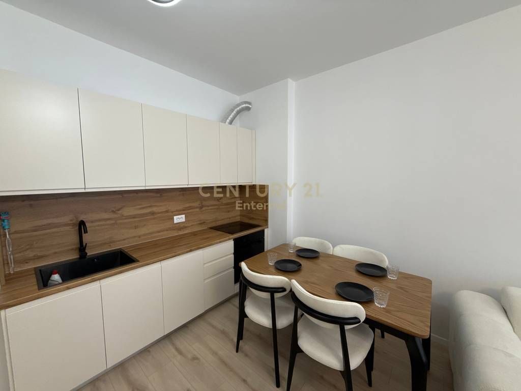 Appartamento 1+1 in Affitto al Bulevardi i Ri, Tirana - 770€ | 63 m²