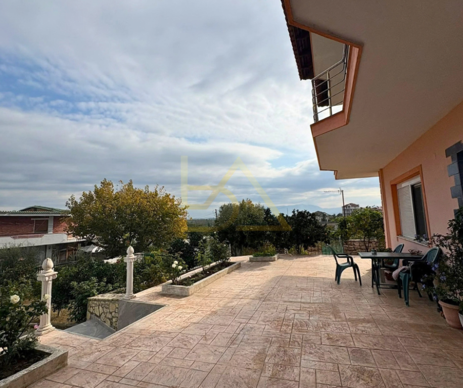 VILLA IN VENDITA – FIER