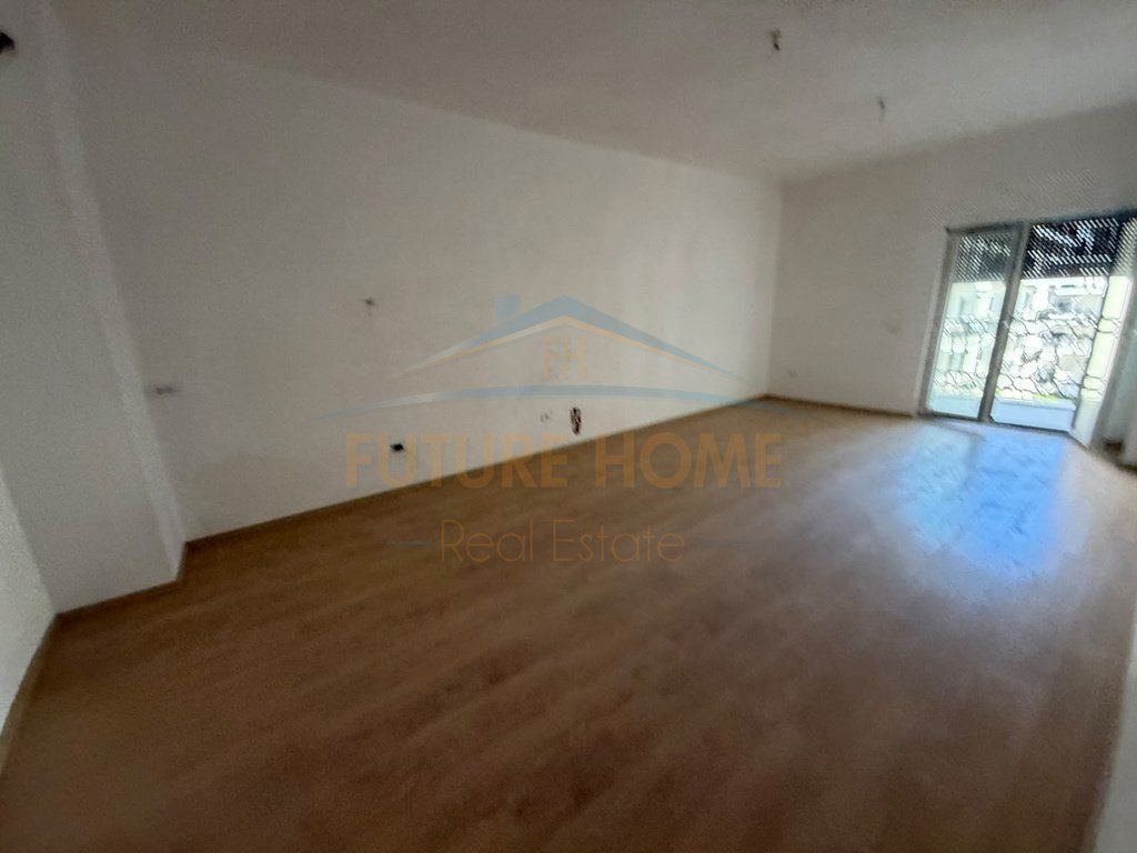 Qira, Apartament 2+1+2, Porta e Re, Sauk.