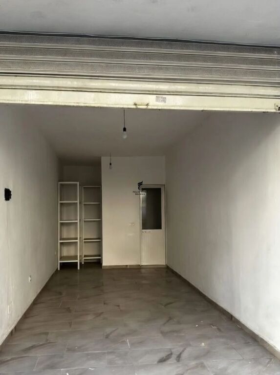 SHOP FOR SALE 24 M2 PARIS COMMUNE 6,000,000 LEKE FH-96542