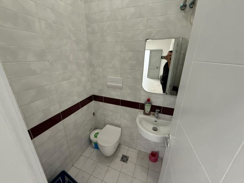 📣 **JEPET ME QIRA AMBIENT ZYRE + 1 POST PARKIMI**