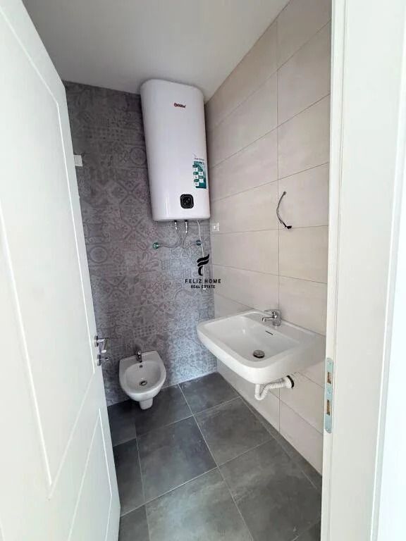 OFFICE FOR RENT 125 M2 LAKE VIEW 165,000 LEKE  FH-96556