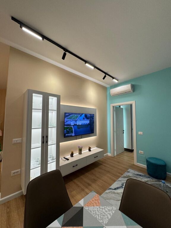 Apartament modern me dy dhoma gjumi për qira Lungomare Vlora