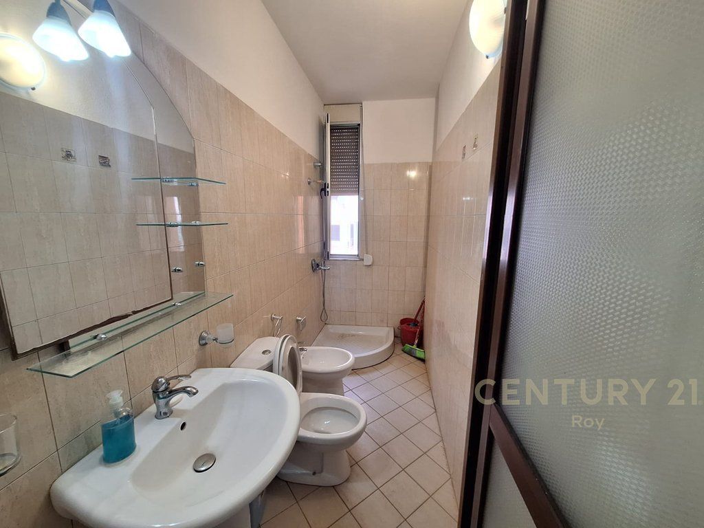 Shitet Apartament 1+1 Me Vija e Pare me Pamje Deti Anesore te Shkembi Kavajes!!.