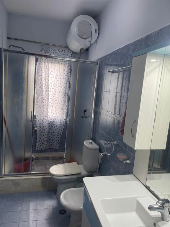 APARTAMENT ME QERA 3+1 OXHAKU 55.000 LEKE FH-96484