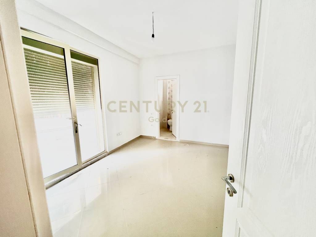 PER SHITJE APARTAMENT 2+1+2+VERANDE!