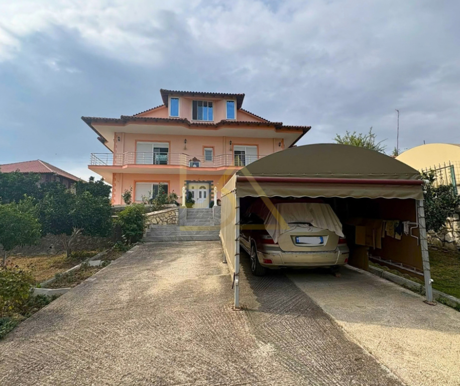 VILLA IN VENDITA – FIER