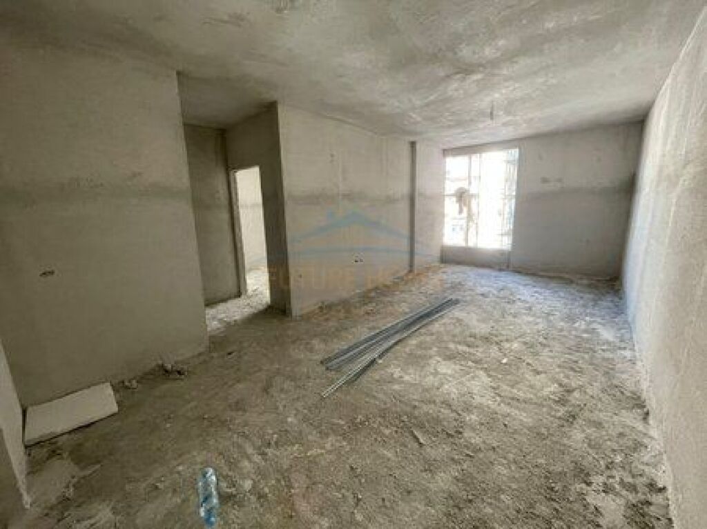 Shitet, Apartament 1+1, ish Fusha e Aviacionit, Tirane.