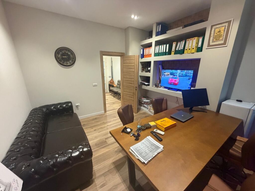 UFFICIO IN AFFITTO - VIA FREDERIK SHIROKA, PRESSO 21 DHJETORI  ID 5735