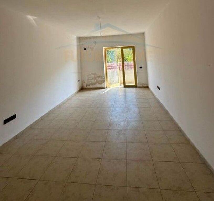 Shitet, Apartament 2+1, Rruga Thesarit, Fresk, Tiranë