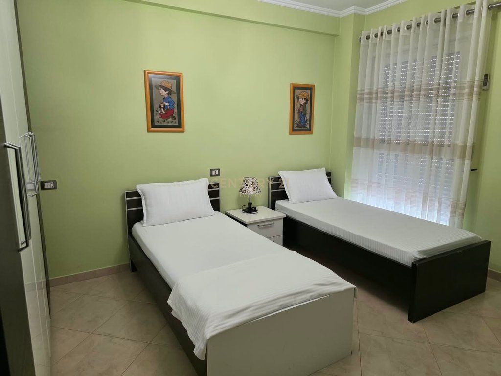 JEPET ME QIRA APARTAMENT 2+1+2 TEK RRUGA ISMAIL QEMALI – PËRBALLË LICEUT ARTISTIK