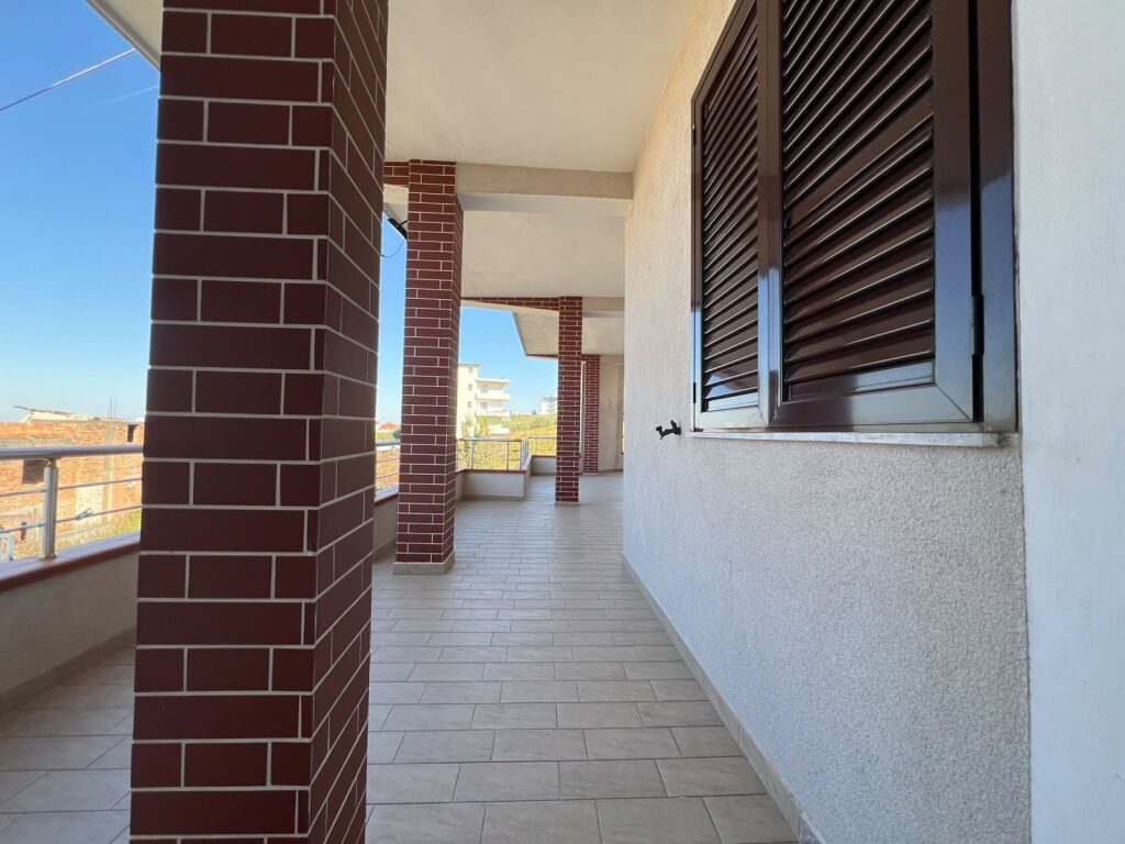 SHITET VILE 2 KATSHE, NE UNAZE TE PLAZHIT DURRES 150000 EURO