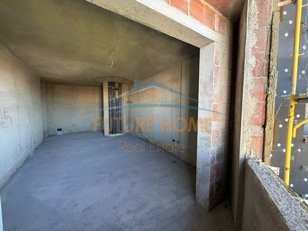 Shitet, Apartament 3+1+2, Colonnade Building, Rruga Dritan Hoxha.