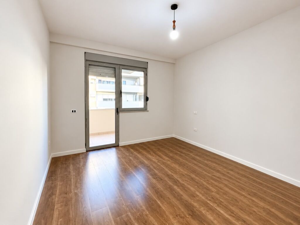 AMBIENT 2+1 PËR ZYRA ME QIRA – RRUGA E KAVAJËS