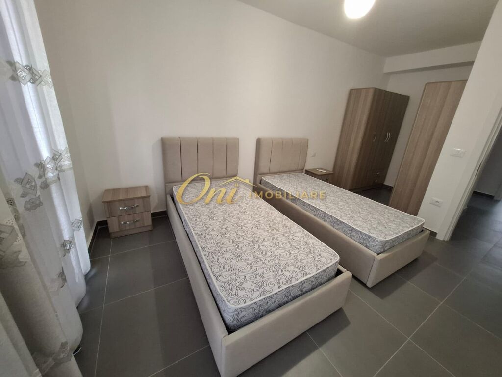RRUGA 5 MAJI APARTAMENT PER QERA 3+1