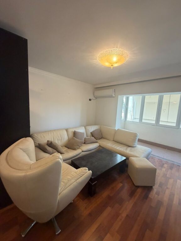 Jepet 1+1te Vasil Shanto mobiluar kat 3 pa ashensor  650 eu