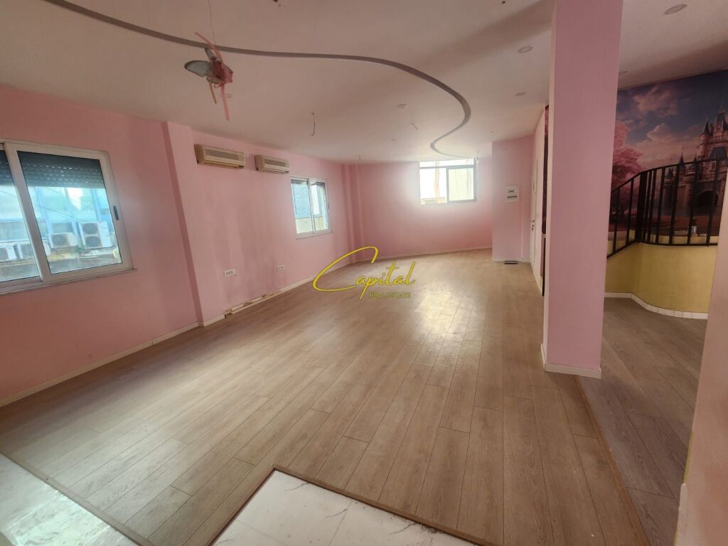 UFFICIO IN AFFITTO 112 M2 CENTRO 90.000 LEKE