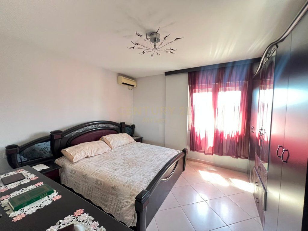 APARTAMENT 2+1 NË SHITJE | BULEVARDI ZHAN D'ARK, SHUME PRANË MATERNITETIT TË RI!!