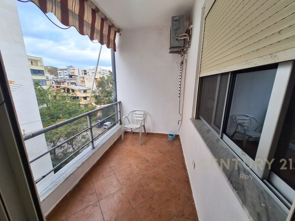 Shitet Apartament 1+1 Me Vija e Pare me Pamje Deti Anesore te Shkembi Kavajes!!.