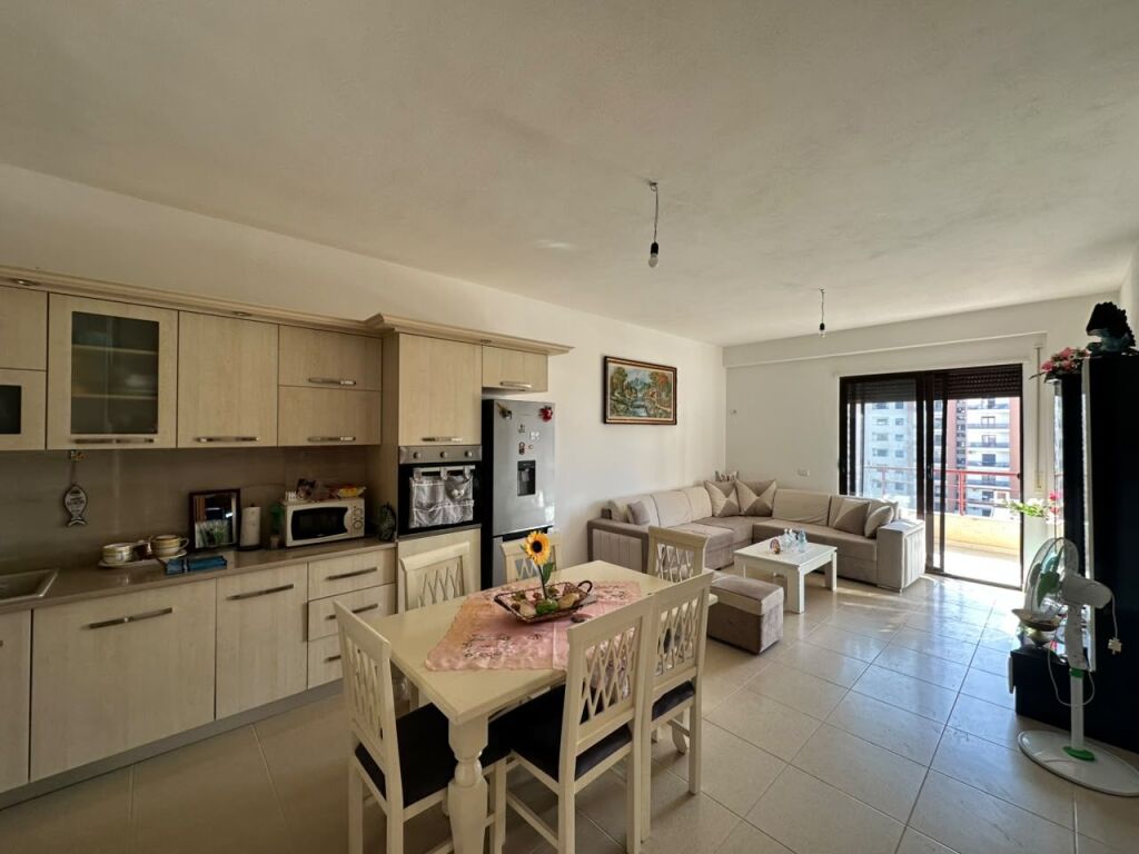 SHITET APARTAMENT 2+1+BALLKON - SHKOLLA "DRITA E DIJES", VLORE