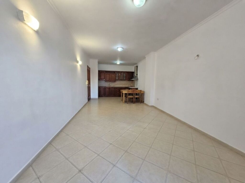 Shitet, Apartament 1+1, Rruga Kavajes, Tirane
