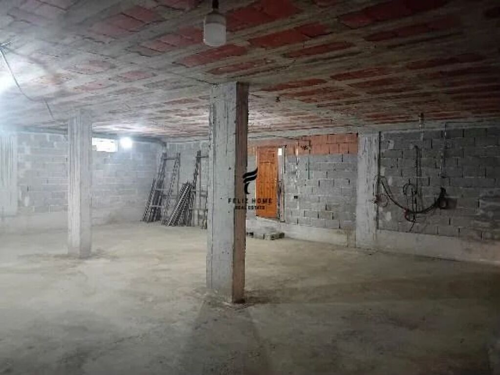 MAGAZINE ME QERA 120 M2 INSTITUT 30.000 LEKE FH-96591