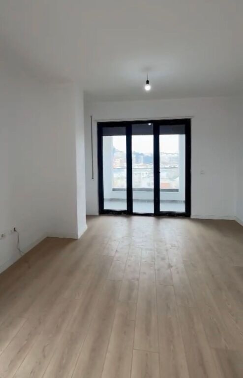 Appartamento 3+1 in vendita presso Komuna e Parisit