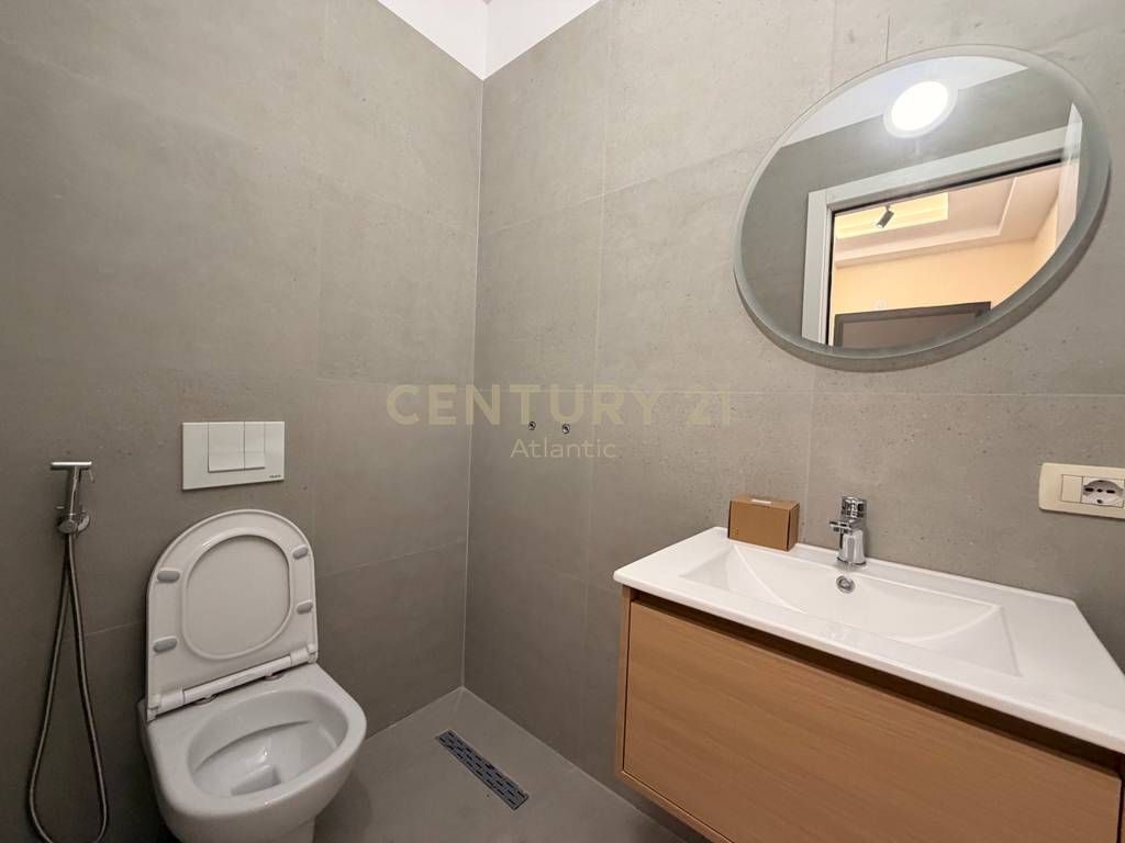 SHITET APARTAMENT 2+1+2 TUALETE NE LAGJEN NR 6 DURRES !