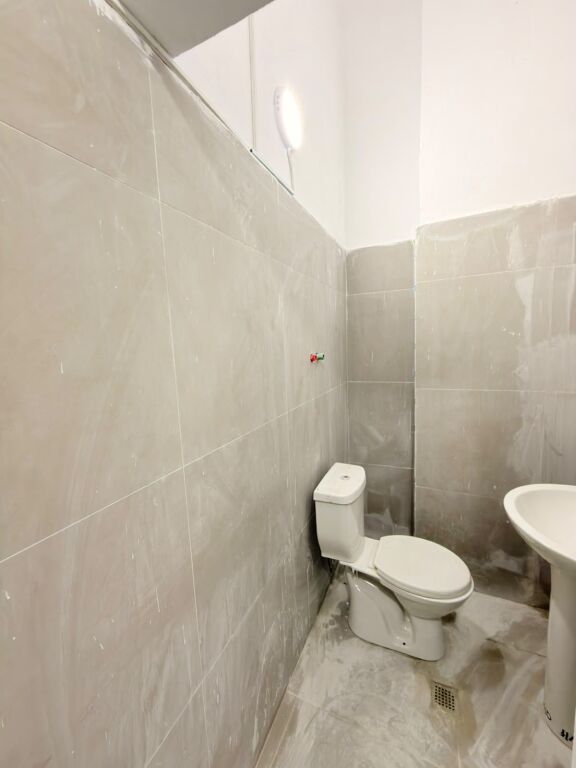 LOCALE COMMERCIALE IN AFFITTO VICINO ALL'EX DISTRETTO, DURRES