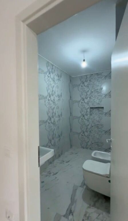 Appartamento 3+1 in vendita presso Komuna e Parisit
