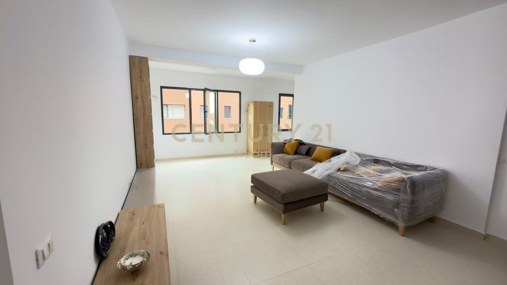 APARTAMENT 2+1+2 ME QERA | 130 M² | XHELUKS , RRUGA E ELBASANIT Prane Liqenit