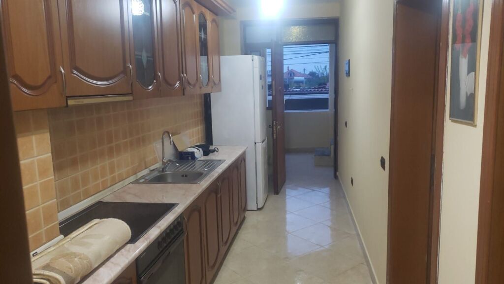 Jepet me qira 1+1 LAPRAKE PAS SPITALIT USHTARAK 400 mije leke
