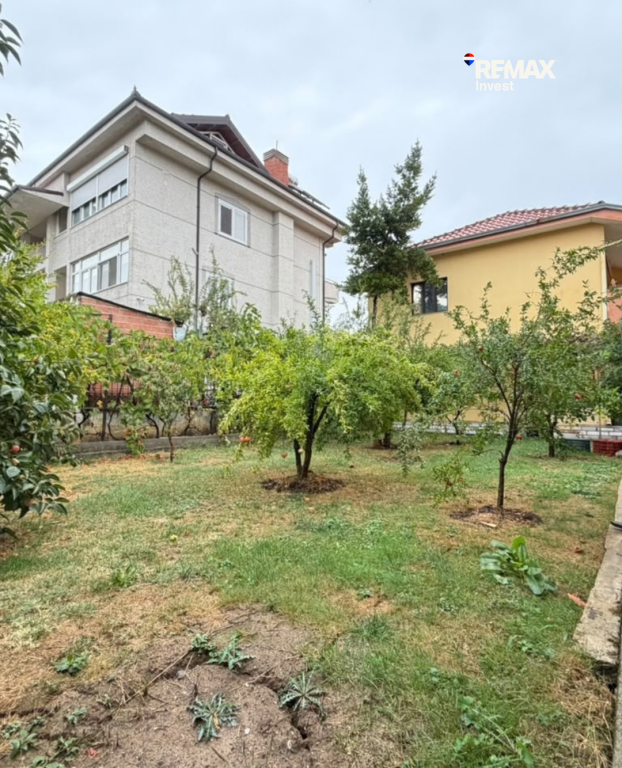 Tirane, jepet me qera Vile Vile 2 Katshe Kati 2, 450 m² 2.500 € (Prane pallatit te brigadave) MLS # 530581011-24