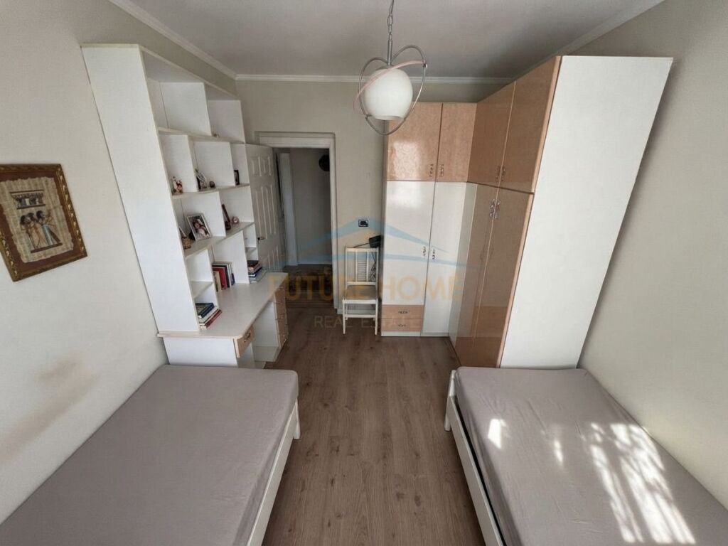 Shitet, Apartament 2+1, Rruga Fortuzi, Tirane .