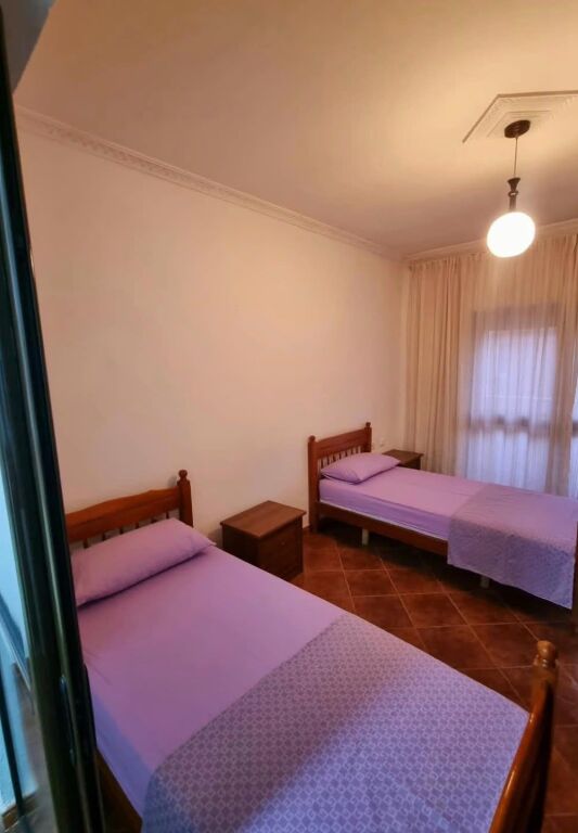 Vicino al Liceo, si affitta appartamento 2+1+Blk.