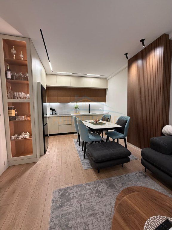 Qera, Apartament 2+1, Selite, Tiranë