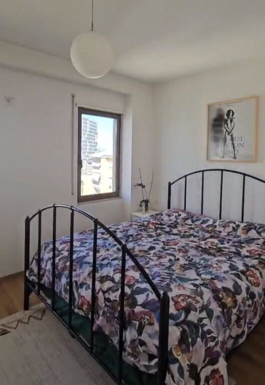 Jepet apartament 2+1 luksoz me qira tek Prokuroria e Tiranes , Rruga Mine Peza , Rruga e Durresit , Zogu i Zi .
