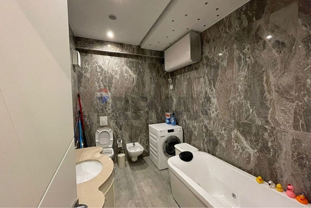 Apartament 3+1 dhe parkim me qira tek K.Zoologjik