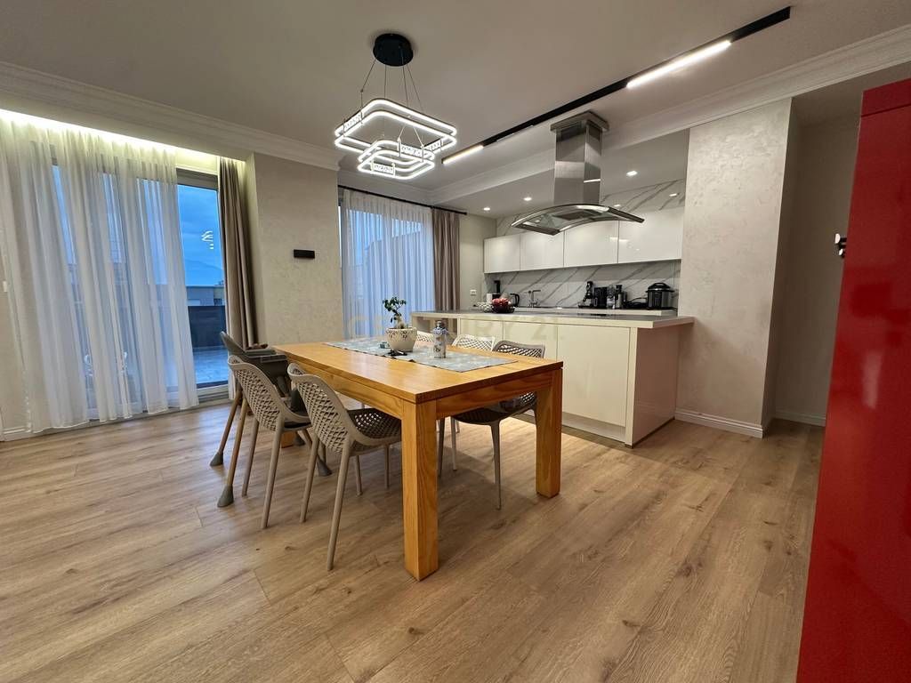 APARTAMENT 3+1+2+ VERANDE PER SHITJE PRANE VILES L !