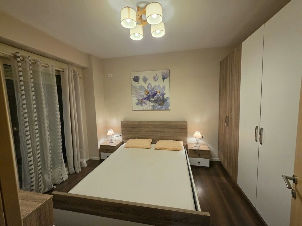 🏠 Appartamento 1+1 in affitto  📍 Complesso Delijorgji, Via Kavaja, Tirana 💰 Prezzo: 75.000 lek/mese