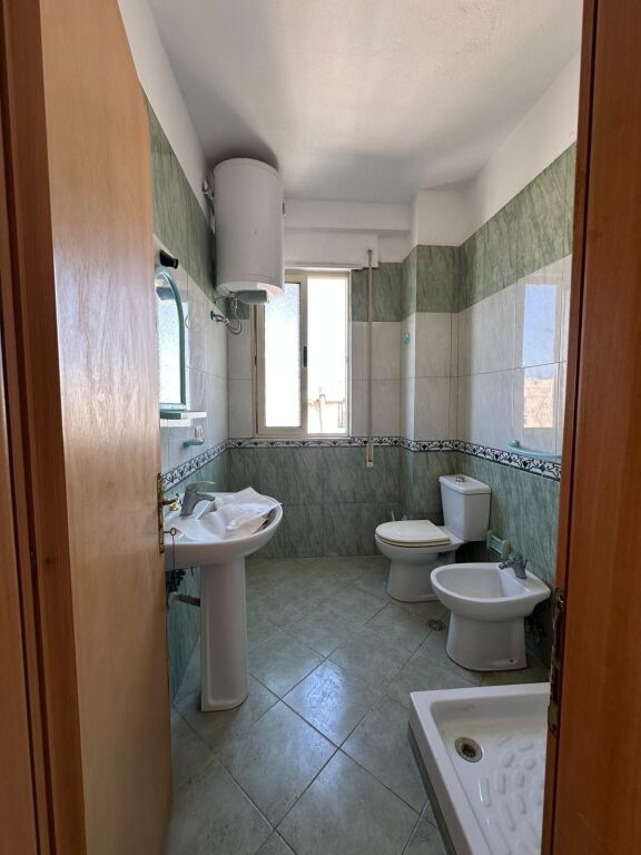 Shitet Apartament 2+1 ne Plazh