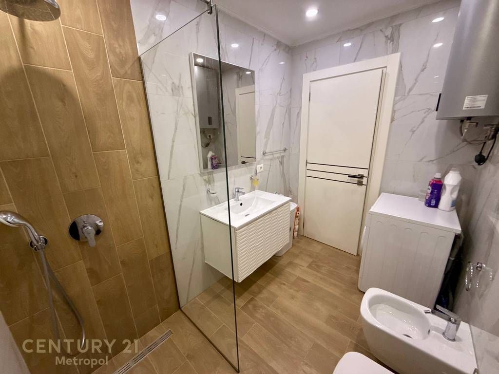 AFFITTASI APPARTAMENTO 2+1, COMUNE DI PARIGI! 90.000 Lekë /Mese