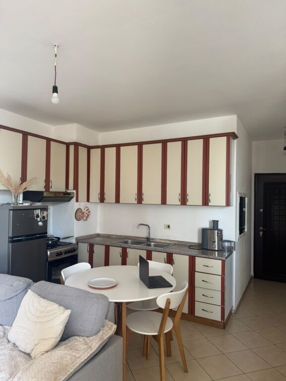 Apartament 1+1 me qira – Përballë Kompleksit Delijorgji !