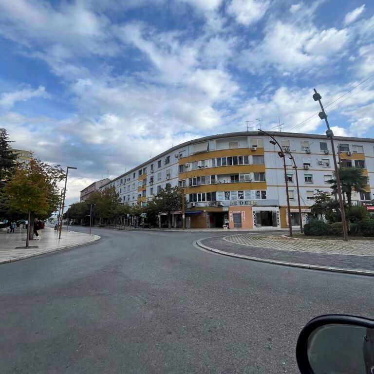 Qera, Ambient Biznesi,Buze Rruge, Pallati Sportit,Durres