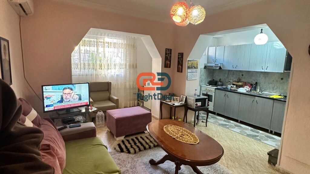 Tek Stadiumi Dinamo, Shitet Apartament 2+1 Per Biznes !!
